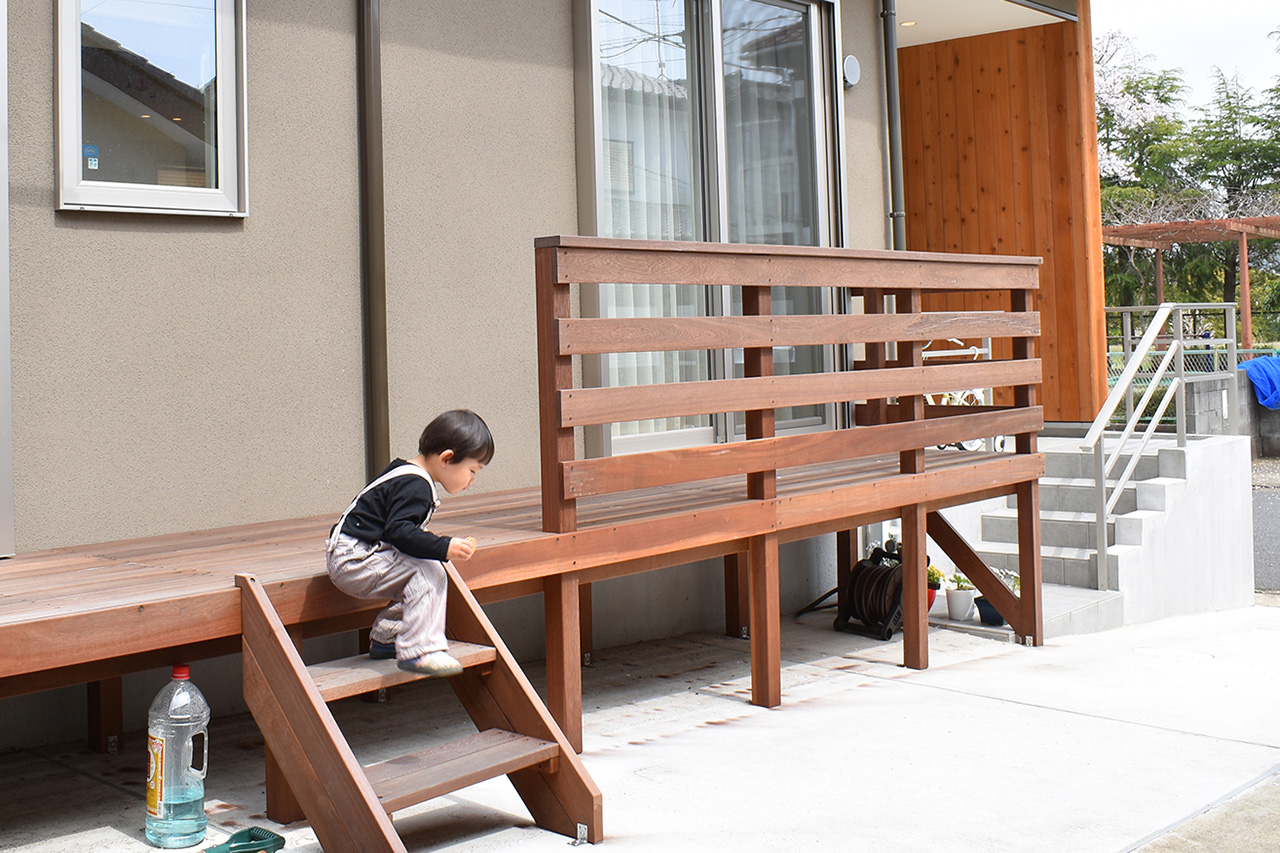 桜が見える団らんの家