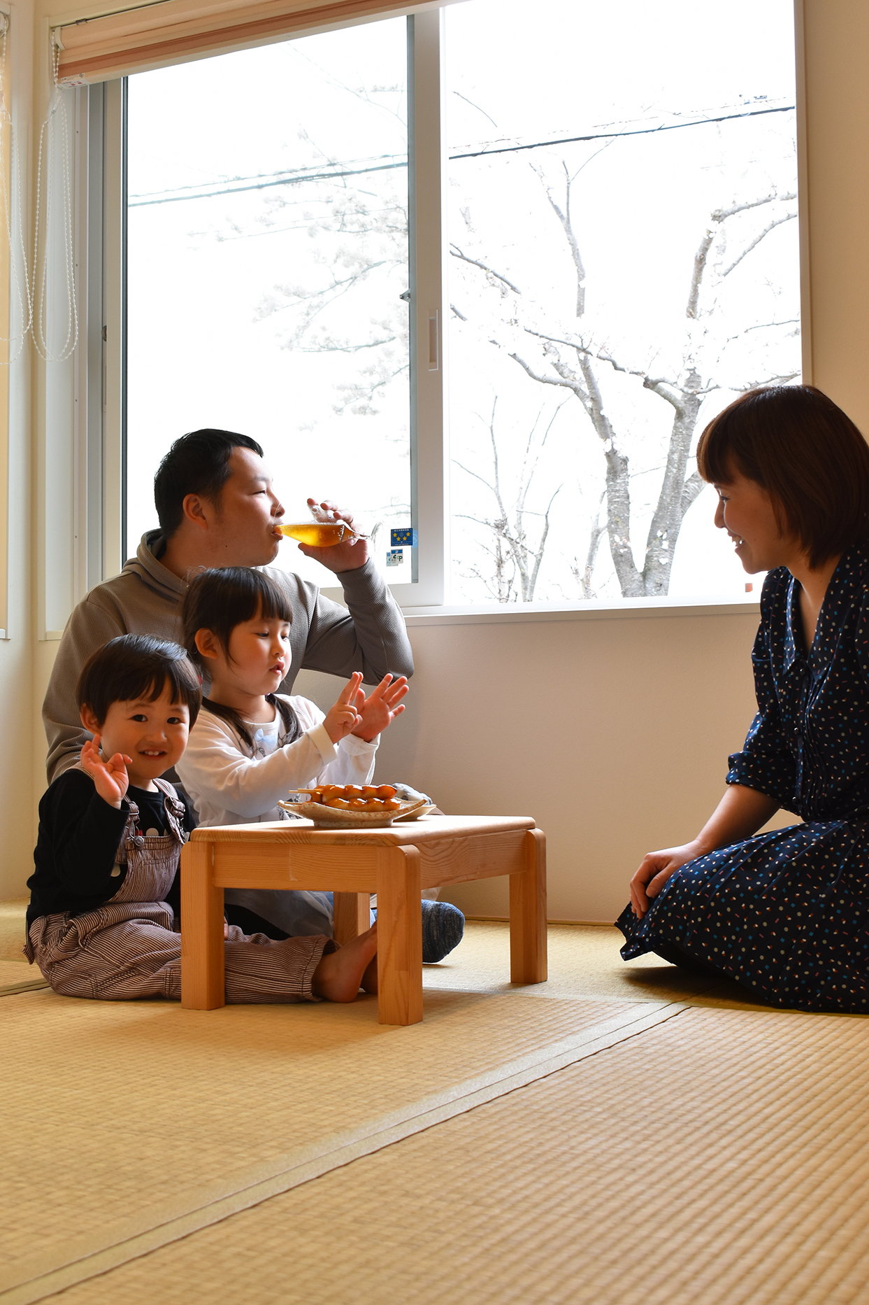 桜が見える団らんの家