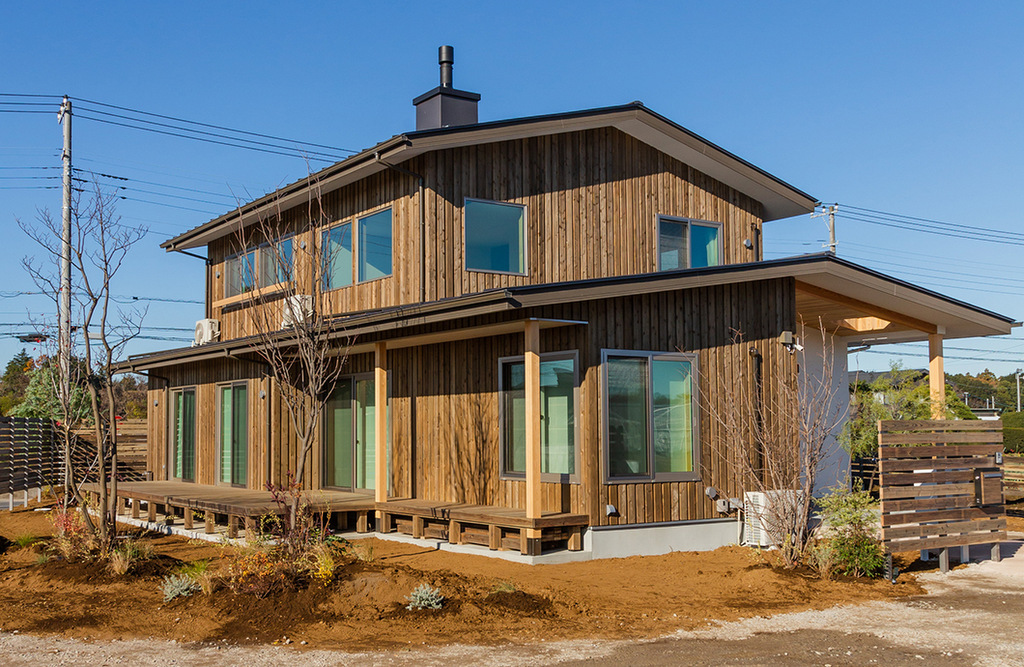 建物も外構も自然と一体化。自然に包まれる住まい。