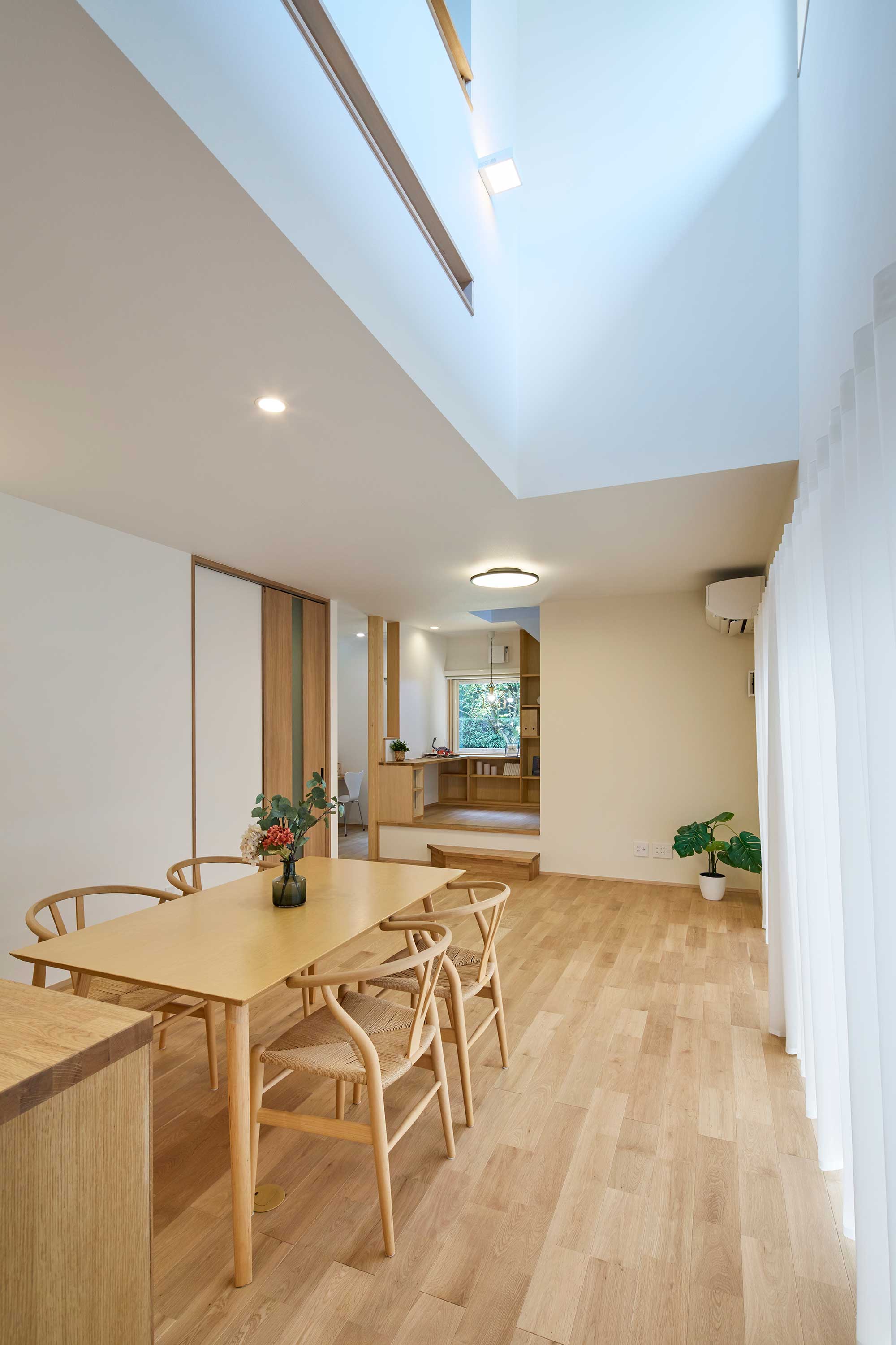 吹き抜けリビング