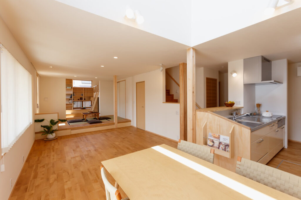 小上がりとは|空間に立体感とリズムを生む段差