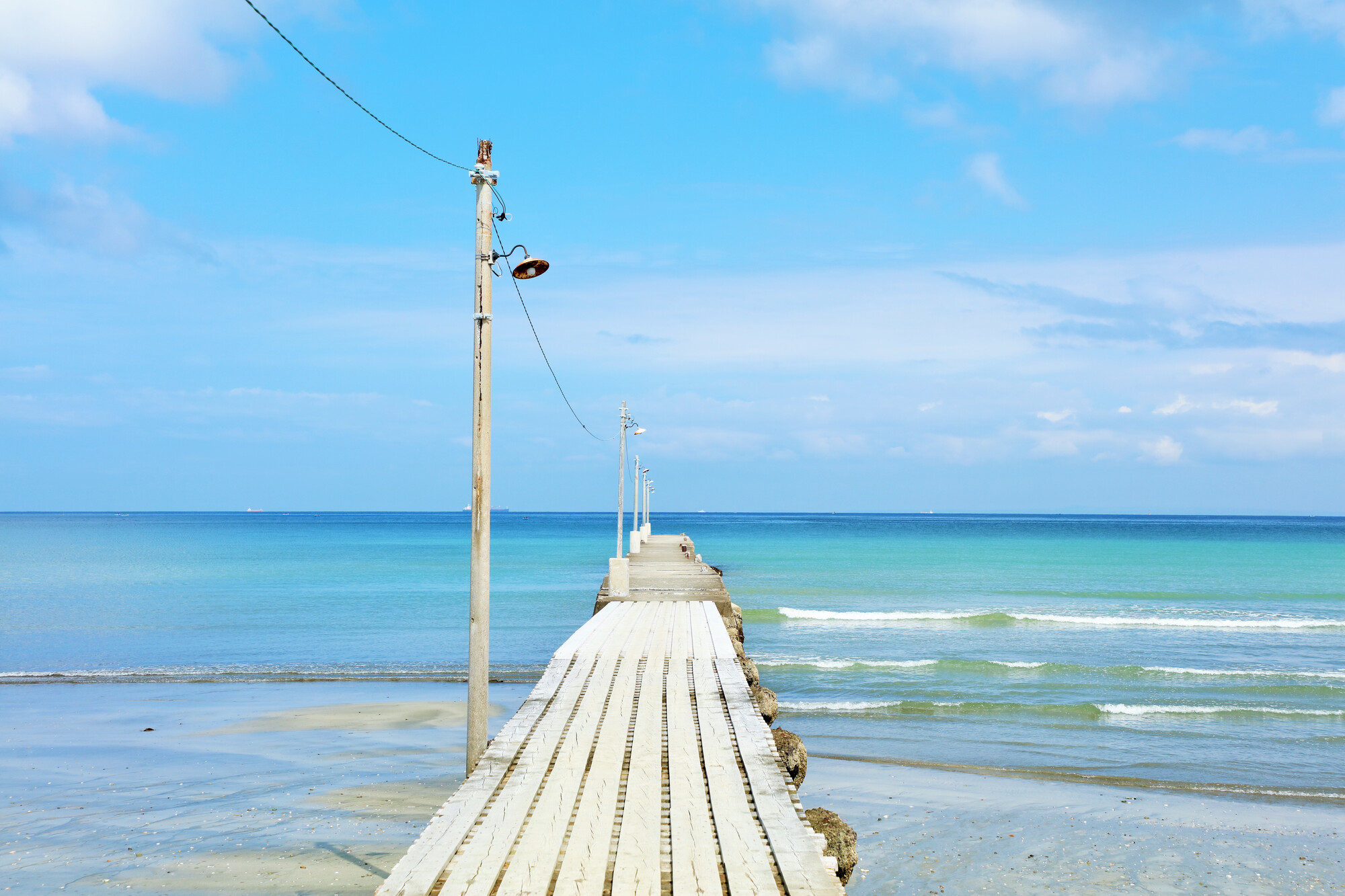 海沿いの家で後悔しないための対策｜塩害・湿気・強風の影響は「仕様」で減らせる