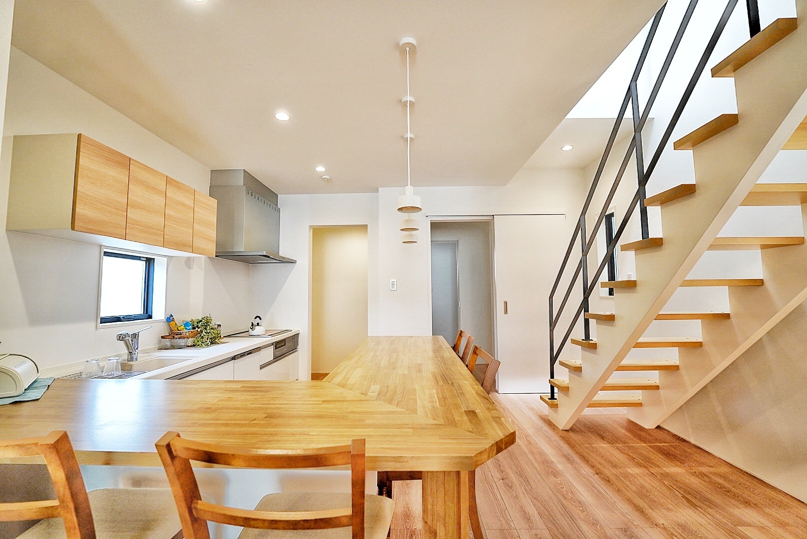 階段のおしゃれさは設計で決まる|安全性・寸法・動線の基本